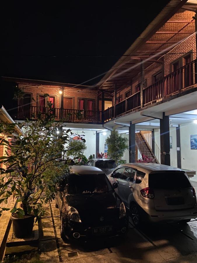 Watukarung Sackstone Guesthouse Kalak Exterior foto